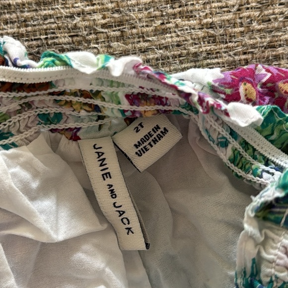 2T Janie and Jack Bubble Floral Shorts - Picture 3 of 4